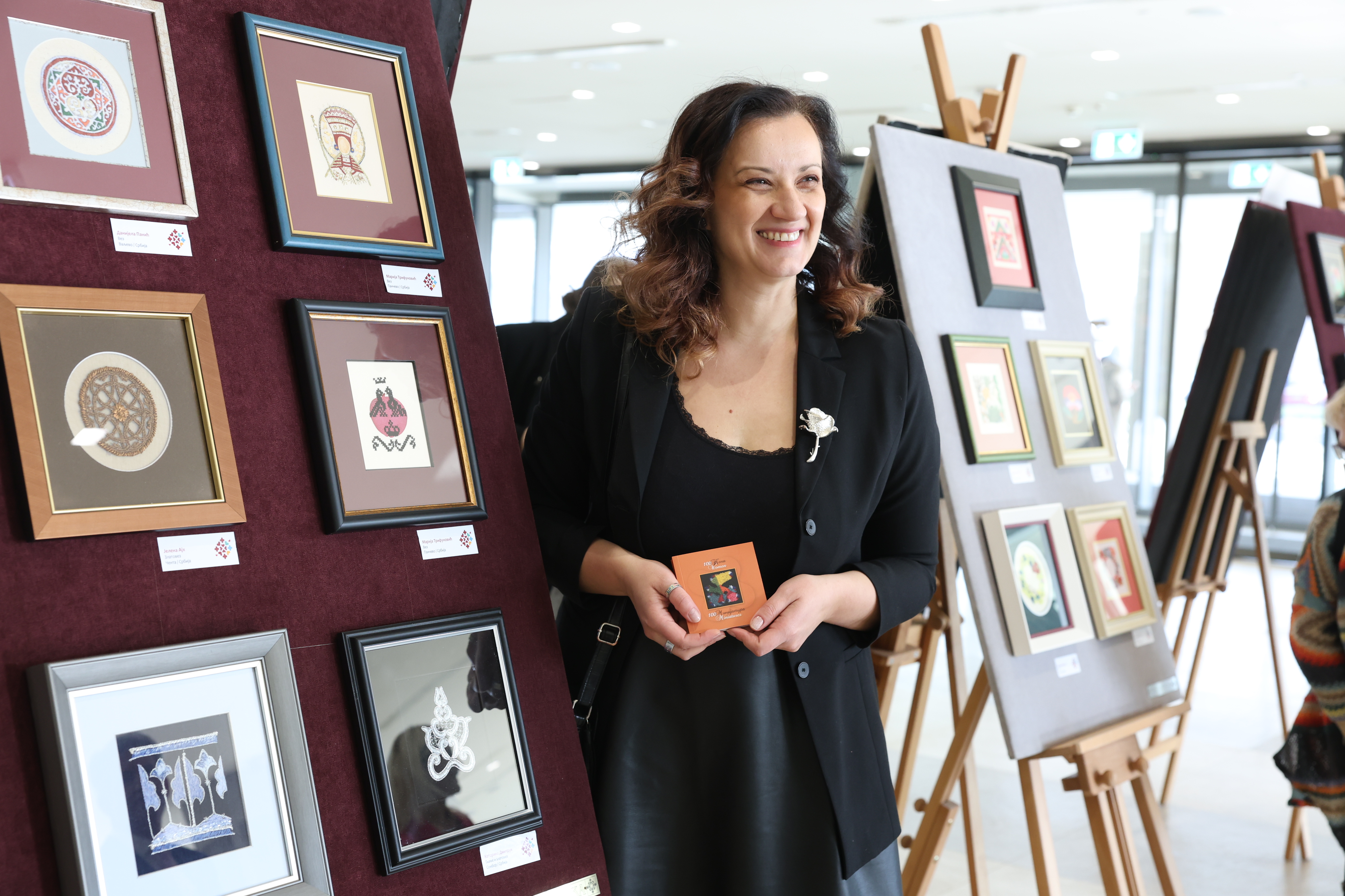 Award ceremony for miniature exhibits 